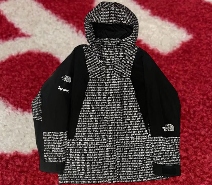 Supreme x The North Face Studded Mountain Light Jacket Black SS21